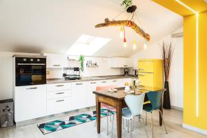 Postcard Lake private parking AC emotional showers