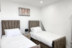 Large Home In Heart Of Bustling Levenshulme