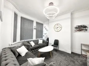 Large Home In Heart Of Bustling Levenshulme - Heaton Chapel Large Home In Heart Of Bustling Levenshulme - Heaton Chapel