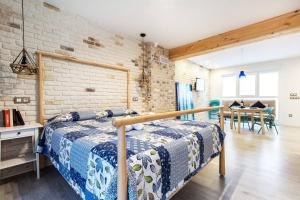 Chic y renovado loft en la playa
