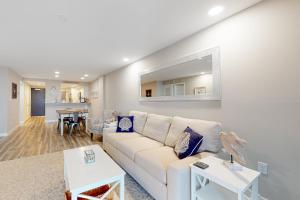 Sea Colony - 606 Dover House Rd.