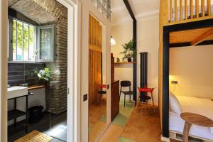 Unique Studio in Sololaki - By Wehost