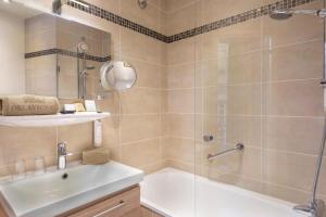 Hotels Hotel Delavigne : photos des chambres