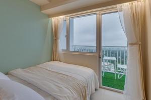 SMDC Wind - Panoramic View of Taal Lake and Greenery - Casa Nova Staycations