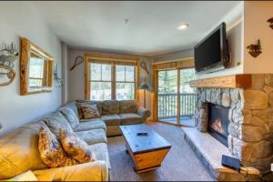 1 Bedroom Premier Mountain Condo In River Run Village Just A Short Walk To Shopping, Dining, And Skiing