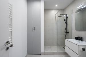 Majestic Apartments- with Parking