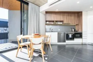 Spacious Kingston Foreshore 1BR Apt - Campbell