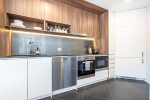 Spacious Kingston Foreshore 1BR Apt - Hosted by Canstay