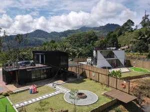 The Black & White Box Villa - Genting Highland Foot Area - Kampong Sum Sum