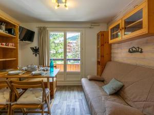 Studio rénové avec balcon, parking et proche pistes à Val-dIsère - FR-1-694-287