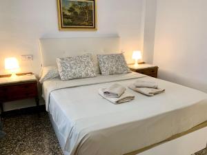 Centrally-Located, Spacious Flat at Historic Centre & short walk to Beach