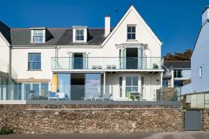 Atlantic View, North Cornwall seafront, 5* Gold - Polzeath