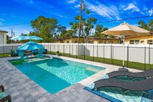 Twin Home with Amazing Pool in Downtown Cape