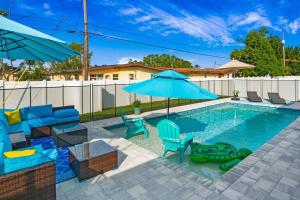 Twin Home with Amazing Pool in Downtown Cape