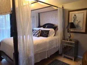 Nostalgic Enchanting Home - Bedford