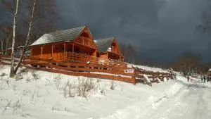 Domki Pod Biegunem, Wioska Smerfów oraz Wzgórze Gargamela - Kocoń