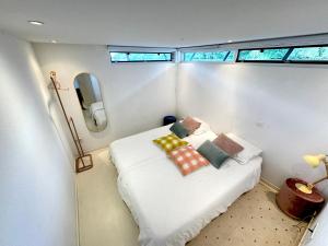 Houseboat PURE II