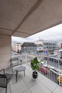 Henrys Appt with a private Suite 413 - Shared kitchen