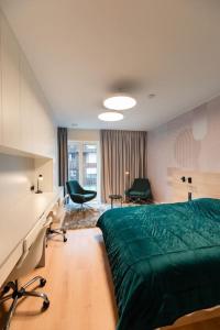 Henrys Appt with a private Suite 413 - Shared kitchen