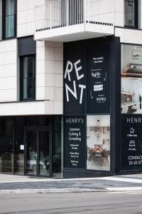 Henrys Appt with a private Suite 413 - Shared kitchen