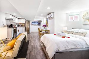 Luxury Suite by Prudential Ctr & 7min to EWR Airpt