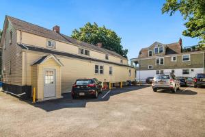 Amazing 3 Bedroom in Bloomfield! Steps to Downtown