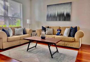 7BD 5BA w Pool Spa Home 10 mins away to Disney