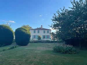 Le Prieuré Saint Pierre, gîtes et chambres dhôtes dans un parc classé