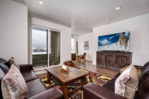 Snow Canyon Lodge with Resort Amenities