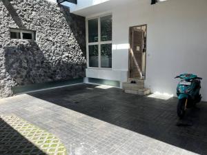 450 квадратных метров, Вид на Рисовое Поле и Лес