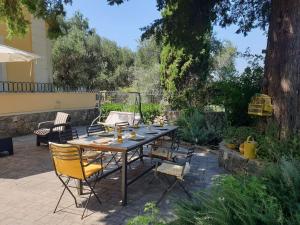 Mansion like house close to beach and Corfu town