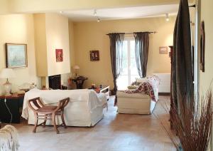 Mansion like house close to beach and Corfu town