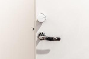 Peaceful studio with desk & free parking near city center