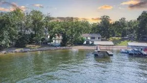 Vacation Home Mallard Water Front two king beds - Laurie