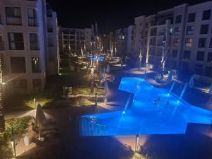 شالية غرفتين و حمامين في مارينا مراسي في أميز موقع في مراسي فيو حمام سباحة