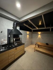 Casa em condomínio fechado em santiago maresias a 100 metros da praia