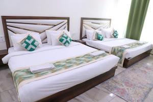 The Crown Hotel Agra near Taj Mahal & Restaurant