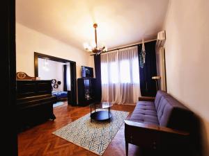 Central Old Town Exclusive - The Musician