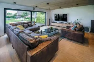 Spacious family home 10 min from downtown Ghent - Evergem