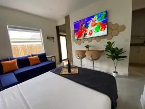 Tropical Studio - Goulds