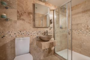 Atlantic View Coach House, North Cornwall seafront, 5 star Gold