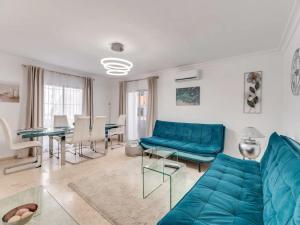 Spacious 3BR Walk to Beach & Old Town Marbella