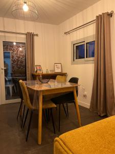 Appartements La place du Four Communal : Appartement 1 Chambre - Vue sur Jardin