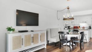 Commodores Retreat 104