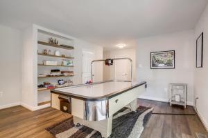Waterfront Retreat < 4 Mi to Dtwn Cambridge!