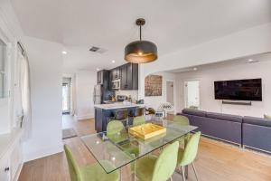 7 Mi to DTLA! Family Home with Furnished Deck
