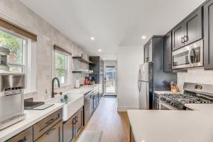 7 Mi to DTLA! Family Home with Furnished Deck