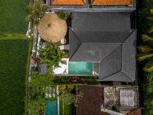 Moonlight by EVDEkimi - Stylish 2BR escape with Tropical garden and Pool