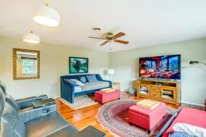 Fire Pit and Grill Clarence Home on Main Street! - North Java