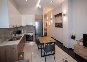 Sias Retreat 1 Modern Apt Athens Riviera